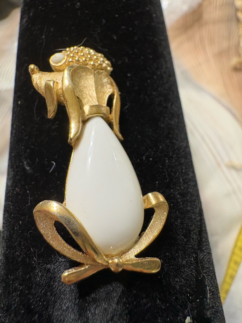 Trifari gold Tone White Teardrop Women's Brooch
